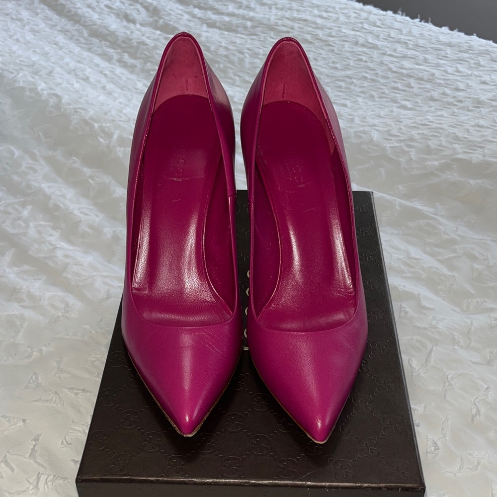 Women's vintage Hot Pink Gucci Pointed-Toe Leather Pumps with bamboo heel 37